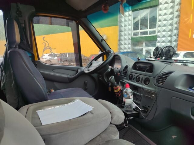 Желтый Мерседес Sprinter, объемом двигателя 2.1 л и пробегом 464 тыс. км за 7500 $, фото 12 на Automoto.ua