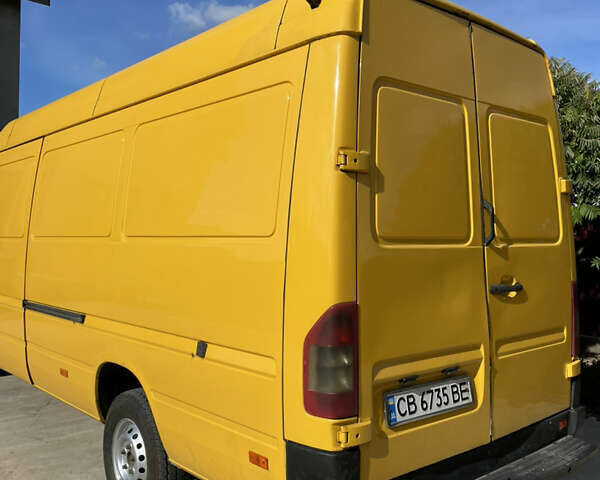 Желтый Мерседес Sprinter, объемом двигателя 2.15 л и пробегом 686 тыс. км за 8200 $, фото 1 на Automoto.ua