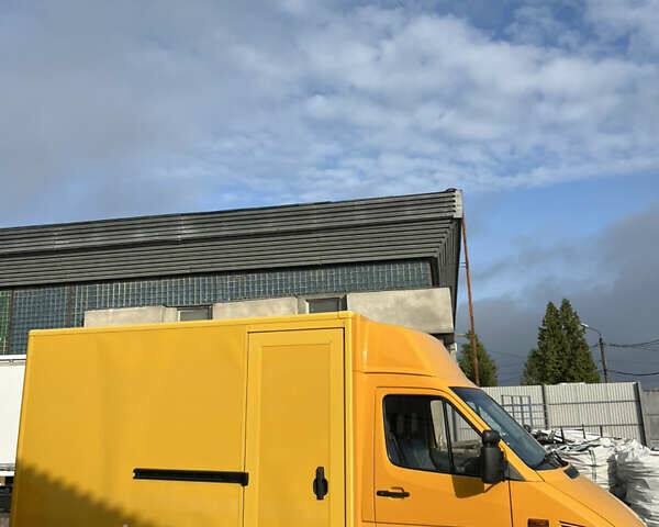 Желтый Мерседес Sprinter, объемом двигателя 0 л и пробегом 222 тыс. км за 12777 $, фото 2 на Automoto.ua