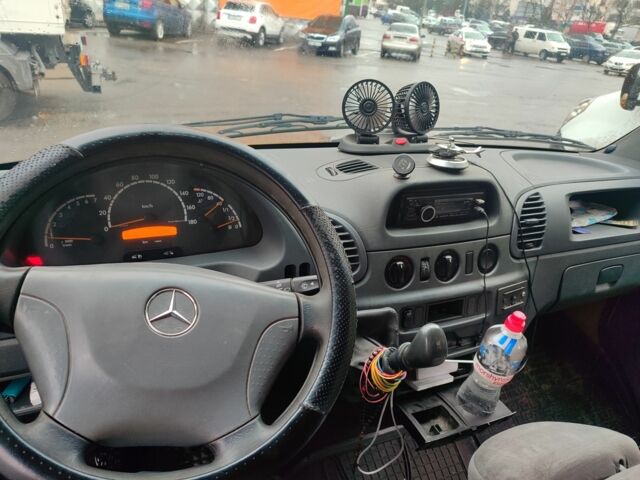 Желтый Мерседес Sprinter, объемом двигателя 2.1 л и пробегом 464 тыс. км за 7500 $, фото 16 на Automoto.ua