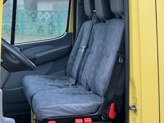 Желтый Мерседес Sprinter, объемом двигателя 2.7 л и пробегом 370 тыс. км за 10700 $, фото 15 на Automoto.ua