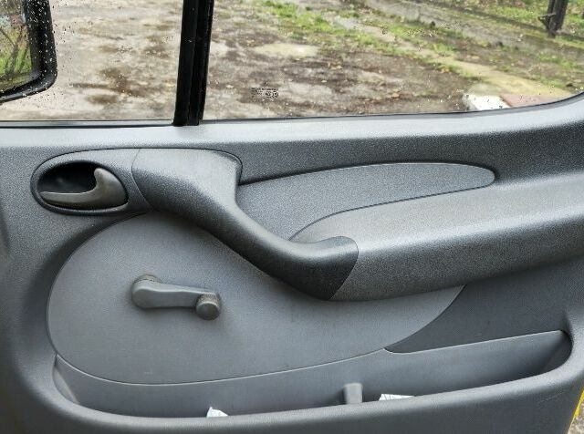 Жовтий Мерседес Sprinter, об'ємом двигуна 2.2 л та пробігом 238 тис. км за 15090 $, фото 6 на Automoto.ua