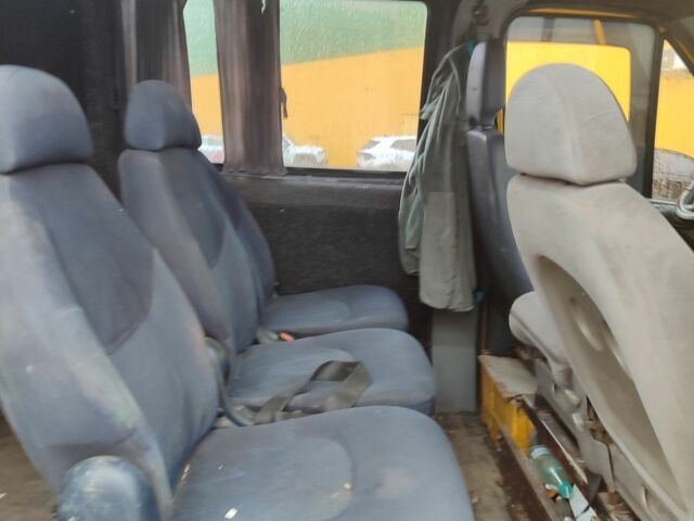 Желтый Мерседес Sprinter, объемом двигателя 2.1 л и пробегом 464 тыс. км за 7500 $, фото 13 на Automoto.ua