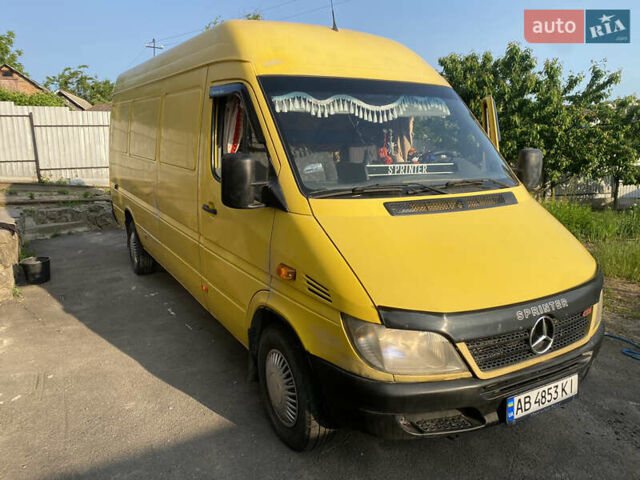 Желтый Мерседес Sprinter, объемом двигателя 2.2 л и пробегом 297 тыс. км за 8350 $, фото 5 на Automoto.ua