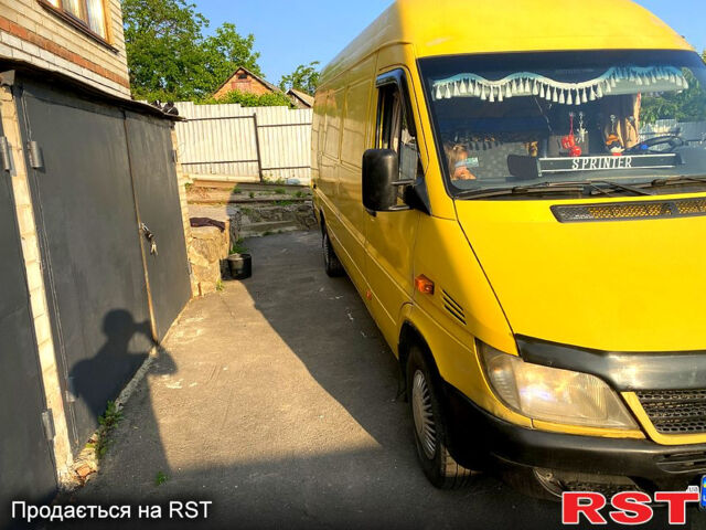 Желтый Мерседес Sprinter, объемом двигателя 2.2 л и пробегом 297 тыс. км за 8450 $, фото 5 на Automoto.ua