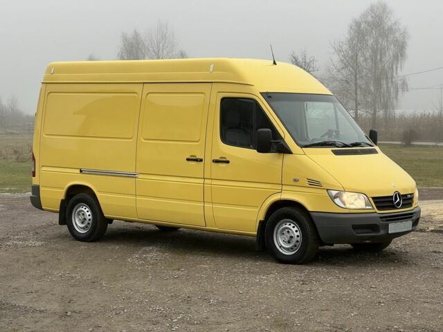 Желтый Мерседес Sprinter, объемом двигателя 2.7 л и пробегом 370 тыс. км за 10700 $, фото 1 на Automoto.ua