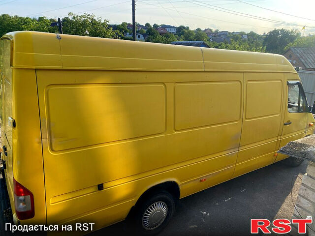 Желтый Мерседес Sprinter, объемом двигателя 2.2 л и пробегом 297 тыс. км за 8450 $, фото 3 на Automoto.ua