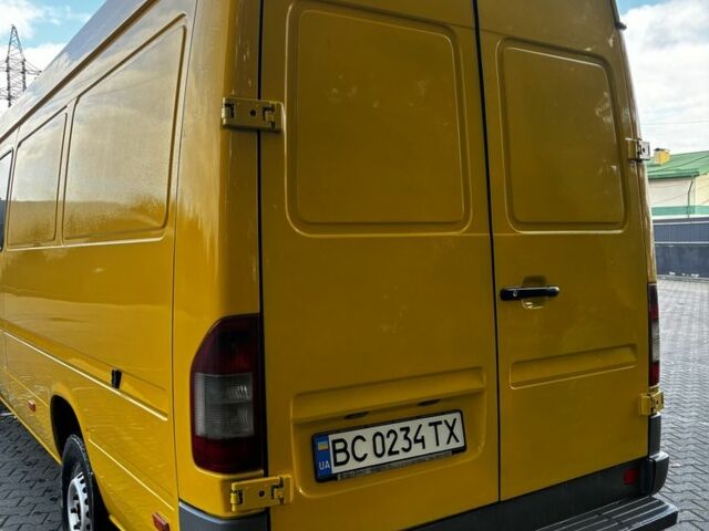 Желтый Мерседес Sprinter, объемом двигателя 2.1 л и пробегом 500 тыс. км за 9500 $, фото 2 на Automoto.ua