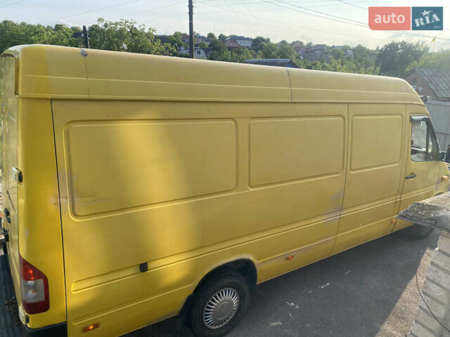 Желтый Мерседес Sprinter, объемом двигателя 2.2 л и пробегом 297 тыс. км за 8350 $, фото 6 на Automoto.ua
