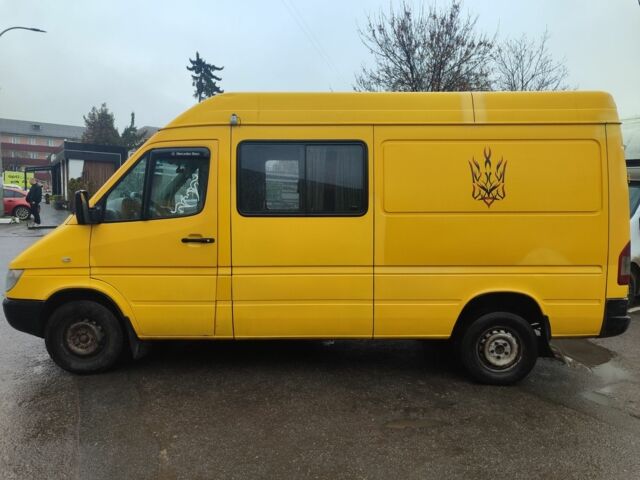 Желтый Мерседес Sprinter, объемом двигателя 2.1 л и пробегом 464 тыс. км за 7500 $, фото 5 на Automoto.ua
