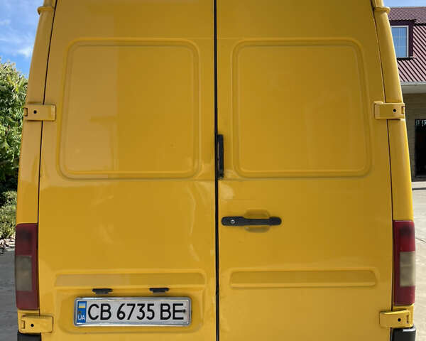 Желтый Мерседес Sprinter, объемом двигателя 2.15 л и пробегом 686 тыс. км за 8200 $, фото 4 на Automoto.ua