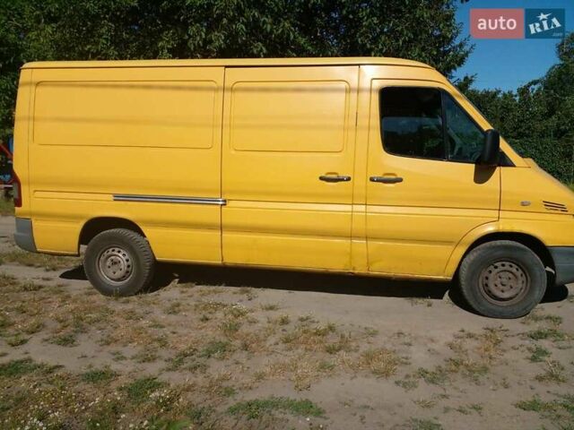 Желтый Мерседес Sprinter, объемом двигателя 2.5 л и пробегом 537 тыс. км за 5800 $, фото 2 на Automoto.ua