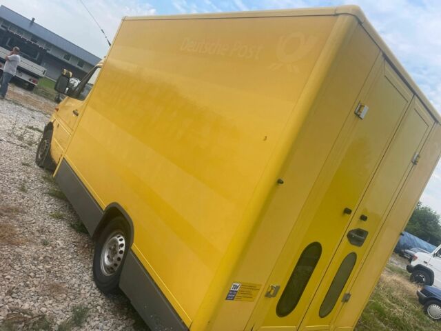 Желтый Мерседес Sprinter, объемом двигателя 2.2 л и пробегом 270 тыс. км за 3600 $, фото 1 на Automoto.ua