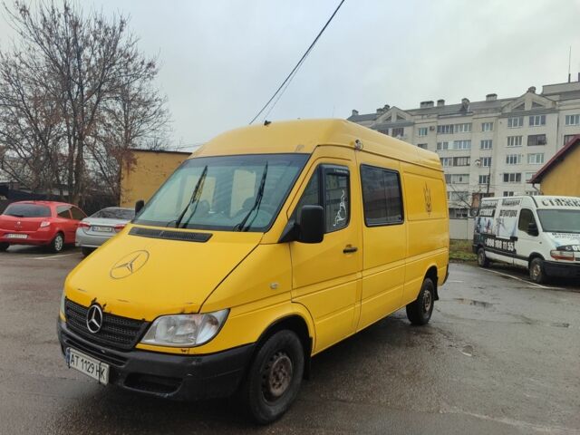 Желтый Мерседес Sprinter, объемом двигателя 2.1 л и пробегом 464 тыс. км за 7500 $, фото 1 на Automoto.ua