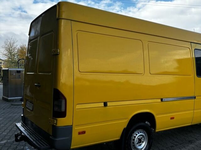 Желтый Мерседес Sprinter, объемом двигателя 2.1 л и пробегом 500 тыс. км за 9500 $, фото 3 на Automoto.ua