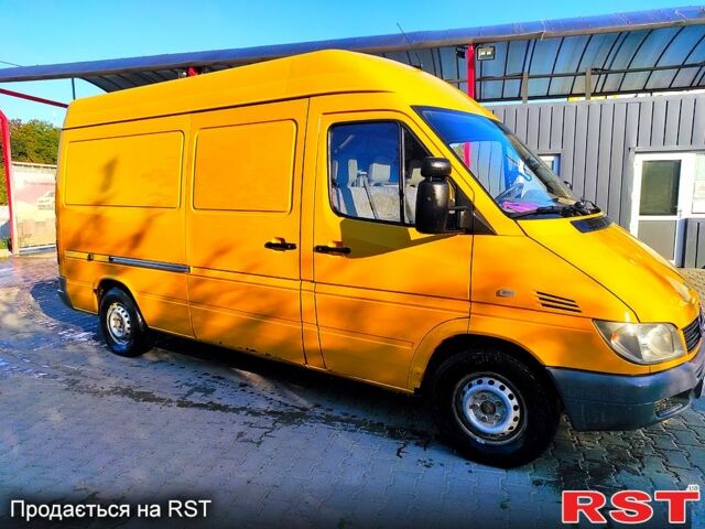 Желтый Мерседес Sprinter, объемом двигателя 2.1 л и пробегом 440 тыс. км за 6000 $, фото 2 на Automoto.ua