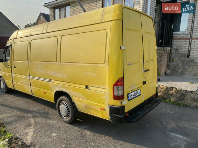 Желтый Мерседес Sprinter, объемом двигателя 2.2 л и пробегом 297 тыс. км за 8350 $, фото 3 на Automoto.ua