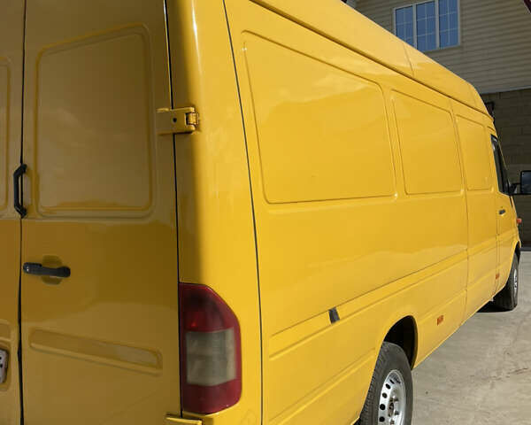 Желтый Мерседес Sprinter, объемом двигателя 2.15 л и пробегом 686 тыс. км за 8200 $, фото 5 на Automoto.ua
