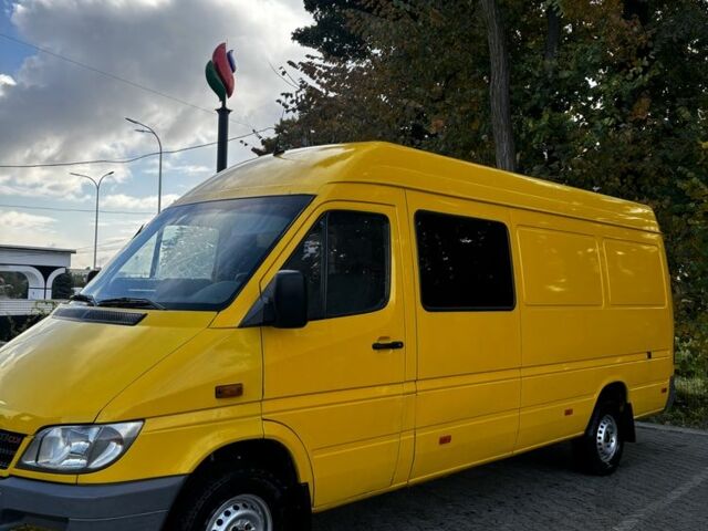 Желтый Мерседес Sprinter, объемом двигателя 2.1 л и пробегом 500 тыс. км за 9500 $, фото 1 на Automoto.ua
