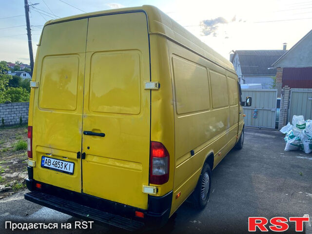 Желтый Мерседес Sprinter, объемом двигателя 2.2 л и пробегом 297 тыс. км за 8450 $, фото 1 на Automoto.ua