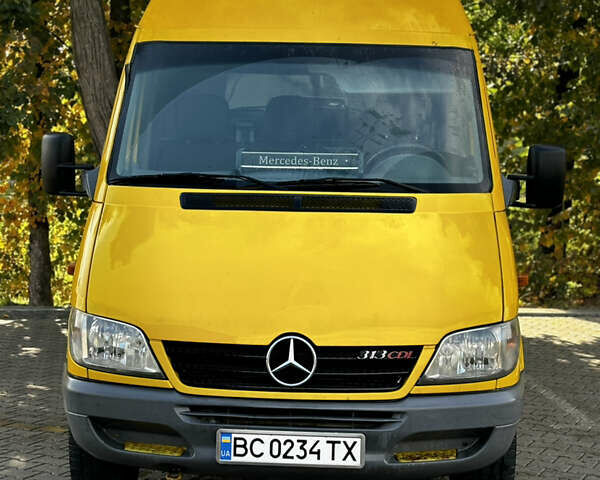 Желтый Мерседес Sprinter, объемом двигателя 2.15 л и пробегом 500 тыс. км за 9500 $, фото 15 на Automoto.ua