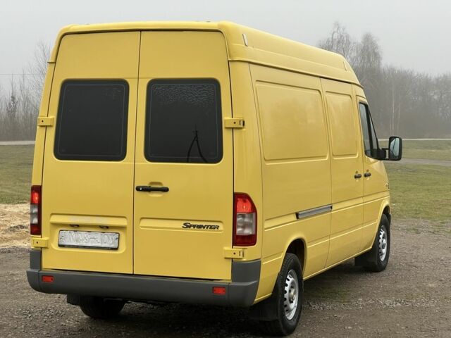 Желтый Мерседес Sprinter, объемом двигателя 2.7 л и пробегом 370 тыс. км за 10700 $, фото 8 на Automoto.ua