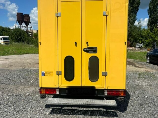 Желтый Мерседес Sprinter, объемом двигателя 2.2 л и пробегом 270 тыс. км за 3600 $, фото 5 на Automoto.ua