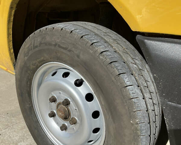 Желтый Мерседес Sprinter, объемом двигателя 2.15 л и пробегом 686 тыс. км за 8200 $, фото 7 на Automoto.ua
