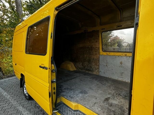 Желтый Мерседес Sprinter, объемом двигателя 2.1 л и пробегом 500 тыс. км за 9500 $, фото 5 на Automoto.ua