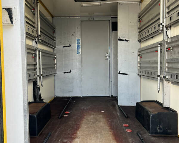 Желтый Мерседес Sprinter, объемом двигателя 0 л и пробегом 222 тыс. км за 12777 $, фото 7 на Automoto.ua