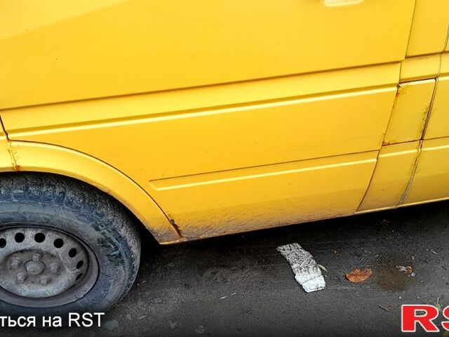 Желтый Мерседес Sprinter, объемом двигателя 2.1 л и пробегом 544 тыс. км за 5800 $, фото 1 на Automoto.ua