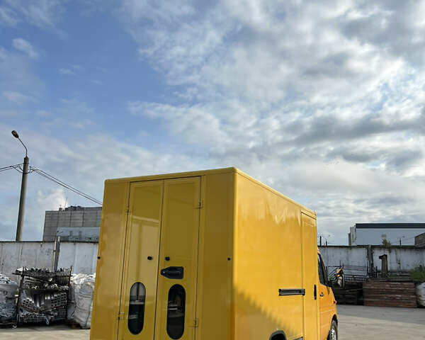 Желтый Мерседес Sprinter, объемом двигателя 0 л и пробегом 222 тыс. км за 12777 $, фото 3 на Automoto.ua