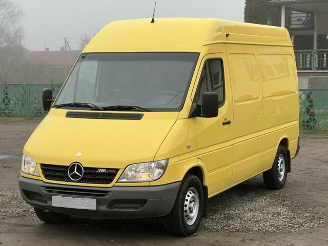 Желтый Мерседес Sprinter, объемом двигателя 2.7 л и пробегом 370 тыс. км за 10700 $, фото 6 на Automoto.ua
