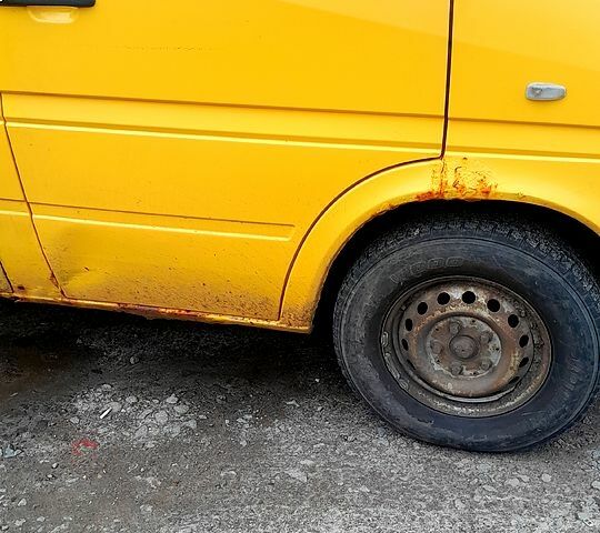 Желтый Мерседес Sprinter, объемом двигателя 2.1 л и пробегом 544 тыс. км за 5800 $, фото 2 на Automoto.ua