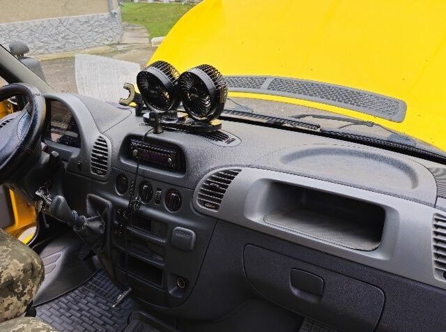 Жовтий Мерседес Sprinter, об'ємом двигуна 2.2 л та пробігом 238 тис. км за 15090 $, фото 5 на Automoto.ua