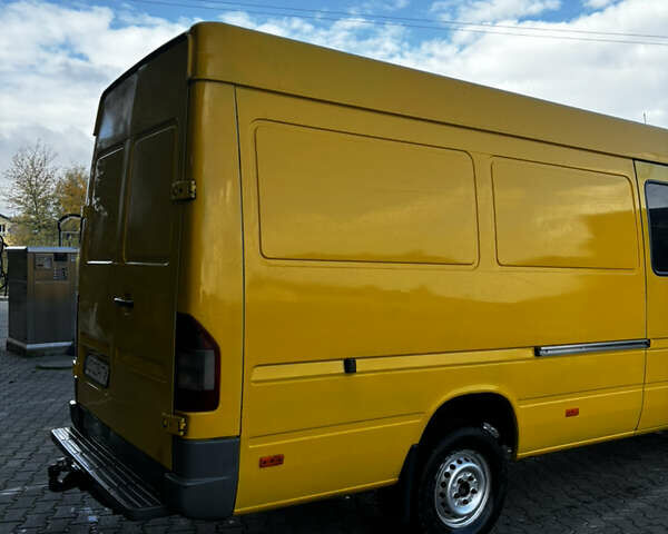 Желтый Мерседес Sprinter, объемом двигателя 2.15 л и пробегом 500 тыс. км за 9500 $, фото 5 на Automoto.ua