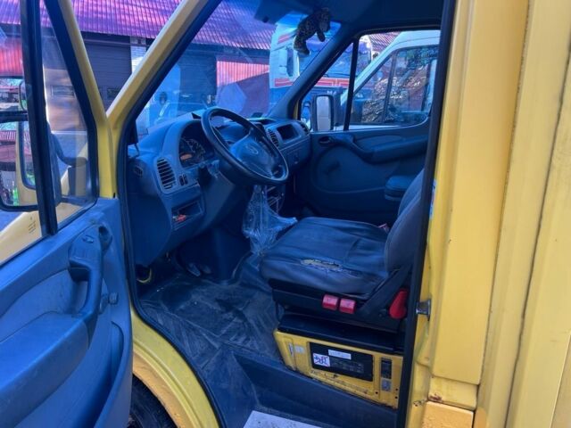 Желтый Мерседес Sprinter, объемом двигателя 0 л и пробегом 300 тыс. км за 3100 $, фото 4 на Automoto.ua