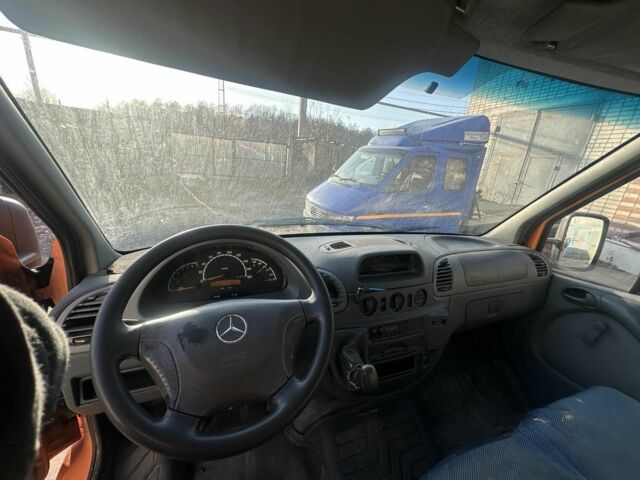 Желтый Мерседес Sprinter, объемом двигателя 2.2 л и пробегом 350 тыс. км за 4300 $, фото 6 на Automoto.ua