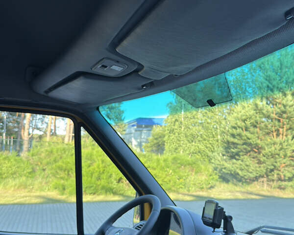 Жовтий Мерседес Sprinter, об'ємом двигуна 2.7 л та пробігом 400 тис. км за 18200 $, фото 67 на Automoto.ua