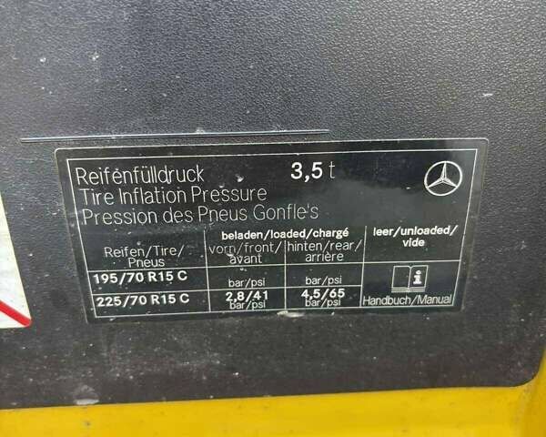 Желтый Мерседес Sprinter, объемом двигателя 2.5 л и пробегом 836 тыс. км за 9000 $, фото 11 на Automoto.ua