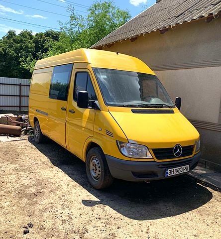 Желтый Мерседес Sprinter, объемом двигателя 2.1 л и пробегом 200 тыс. км за 7800 $, фото 2 на Automoto.ua