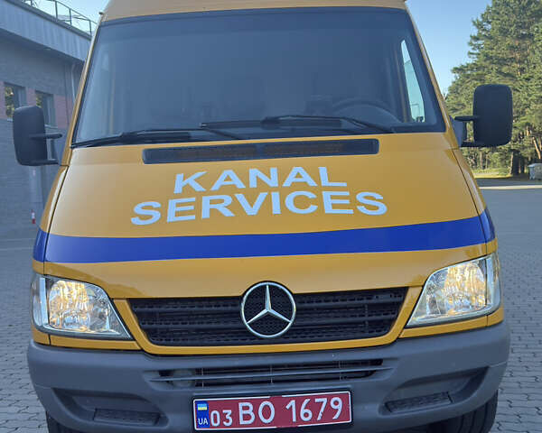 Жовтий Мерседес Sprinter, об'ємом двигуна 2.7 л та пробігом 400 тис. км за 18200 $, фото 27 на Automoto.ua