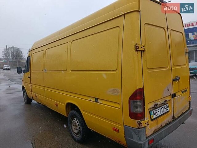 Желтый Мерседес Sprinter, объемом двигателя 2.15 л и пробегом 318 тыс. км за 8200 $, фото 4 на Automoto.ua