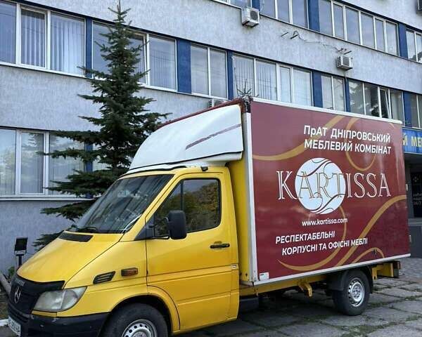 Желтый Мерседес Sprinter, объемом двигателя 2.5 л и пробегом 836 тыс. км за 9000 $, фото 1 на Automoto.ua