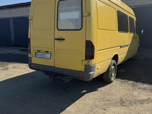 Желтый Мерседес Sprinter, объемом двигателя 2.7 л и пробегом 300 тыс. км за 8700 $, фото 1 на Automoto.ua