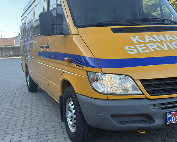Жовтий Мерседес Sprinter, об'ємом двигуна 2.7 л та пробігом 400 тис. км за 18200 $, фото 28 на Automoto.ua
