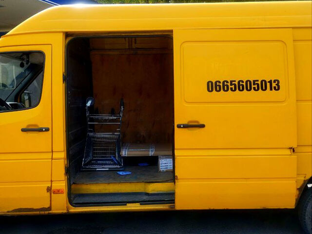 Желтый Мерседес Sprinter, объемом двигателя 2.2 л и пробегом 460 тыс. км за 8800 $, фото 11 на Automoto.ua
