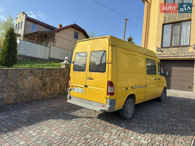 Желтый Мерседес Sprinter, объемом двигателя 2.1 л и пробегом 445 тыс. км за 7500 $, фото 3 на Automoto.ua