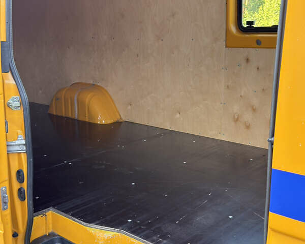 Жовтий Мерседес Sprinter, об'ємом двигуна 2.7 л та пробігом 400 тис. км за 18200 $, фото 69 на Automoto.ua