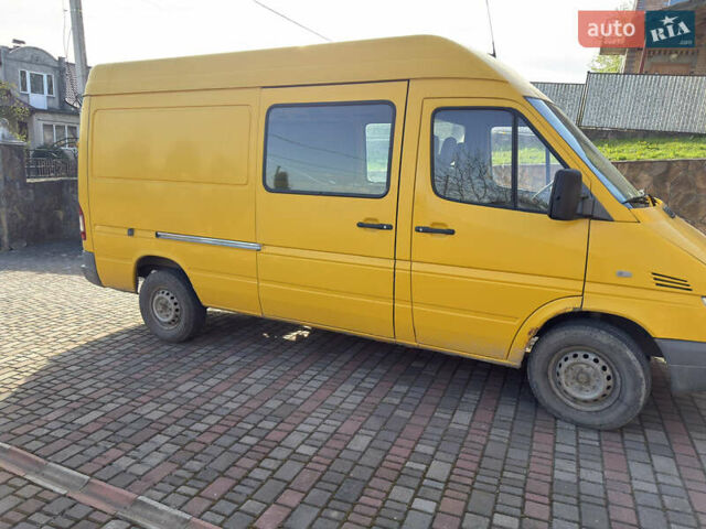 Желтый Мерседес Sprinter, объемом двигателя 2.1 л и пробегом 445 тыс. км за 7500 $, фото 2 на Automoto.ua